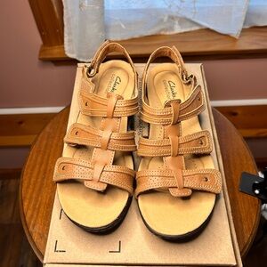 Clarks Laurieann Ivy leather sandals in sand/tan colo